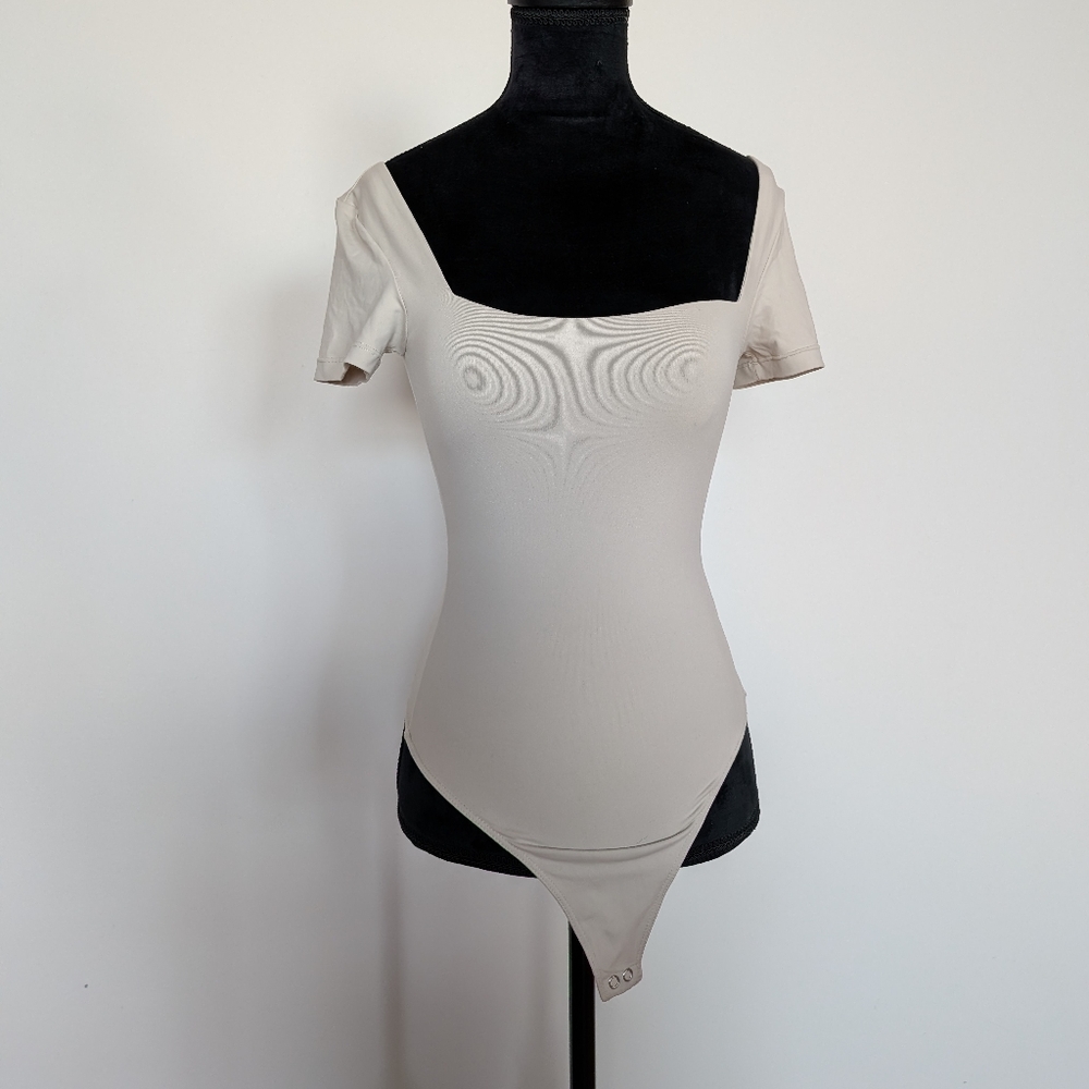 Stretchy Short Sleeve Cream Bodysuit With Square Neckline